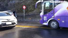 南投水晶宮段結冰　多車打滑追撞（圖／翻攝畫面）