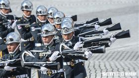 三軍樂儀隊於中正紀念堂預演國慶大典操演項目 圖／記者林敬旻攝
