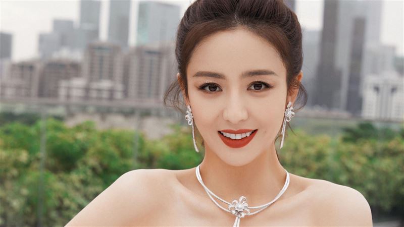 佟麗婭被爆再婚中國高官　大動作報警