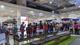 ▲今（5）日家樂福公布下週與各地方政府合作施打站時間與分店。（圖／家樂福提供）