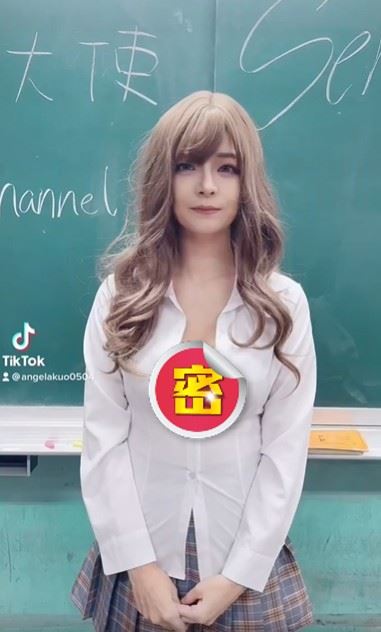 郭鬼鬼6日再度變裝成火辣女老師,讓網友看了群起暴動。(圖/翻攝自郭鬼鬼IG)