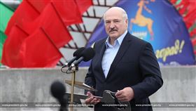 歐美國家因白俄羅斯總統魯卡申柯（圖）鎮壓抗議人士而祭出制裁，白俄羅斯7日提出反制措施。（圖／翻攝自白俄羅斯總統府網頁president.gov.by）
