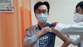 蘇一峰醫師接種第三劑疫苗（圖／翻攝自蘇一峰醫師臉書）

