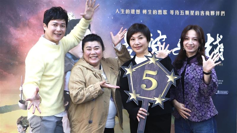 林美秀為彌補遺憾　帶母遺照出國惹淚