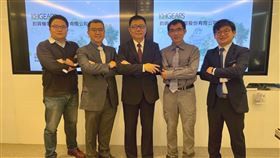 精密齒輪大廠鈞興(4571)積極投入產能擴充+新產品推出雙管齊下，累計前11月營收為25.3億元，創歷史同期新高。圖左三為總經理杜春輝、圖左二特助張朝文。（圖／鈞興提供）