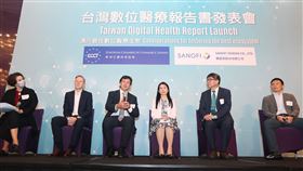 歐洲在台商務協會與藥廠賽諾菲近日共同發表「台灣數位醫療報告書」，並邀請健保署長李伯璋（右二）及食藥署長吳秀梅（右三）擔任講者跟論壇與談人。（圖／歐洲商會提供）