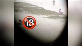 海灘活春宮？老司機忘情「後浪推前浪」遊客圍觀看到笑