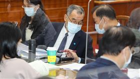 邱國正立院列席審查預算國防部長邱國正（後排左2）8日赴立法院財政委員會，列席審查中央政府海空戰力提升計畫採購特別預算案。中央社記者鄭清元攝  110年12月8日