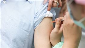 打針（新光醫院提供）