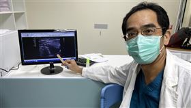 蔡仲明醫師表示，洗腎患者要特別注意自己的血鈣濃度、血磷濃度、鈣磷乘積和副甲狀腺素（PTH）濃度（圖／烏日林新醫院提供）