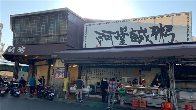 阿堂鹹粥漲價挨轟　員工無奈反駁