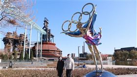 美國、澳洲、英國、加拿大等國陸續表態，因中國人權問題而「外交抵制」北京冬奧。圖為北京首鋼園區的雕塑「冬奧之約」。（圖／中新社）
