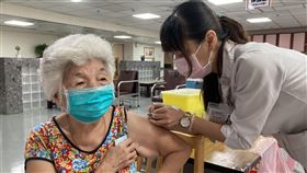 打針(南投醫院提供)