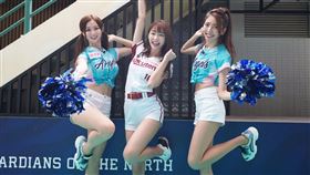 秀秀子(左起)、Yuri與潔米同場競技。MOMOTV提供

