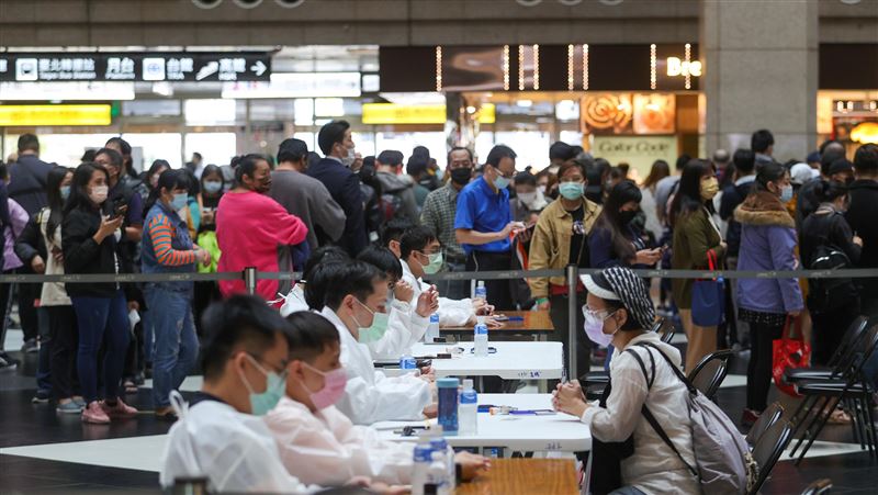 誘因？北市教職員打疫苗「可請公假」