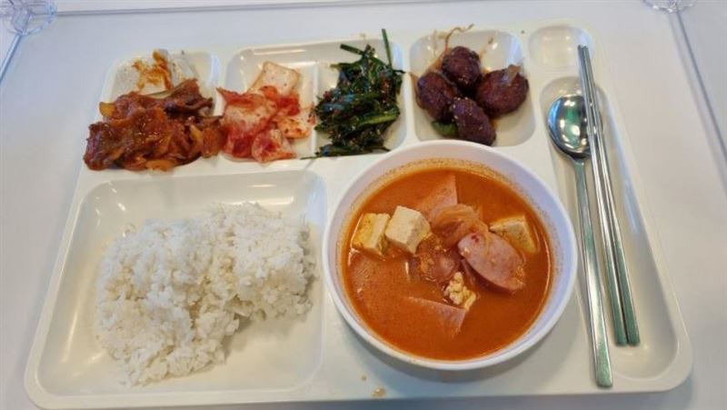 韓電競訓練營飯菜！陸網驚：狗都不吃