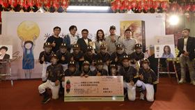 ▲蘇慧棉女士繪製出引導身心靈走向正面系列牌卡（圖／業者提供）