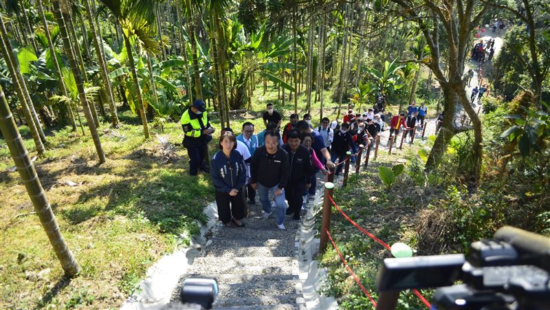 阿拔泉山步道啟用　可賞火車繞獨立山