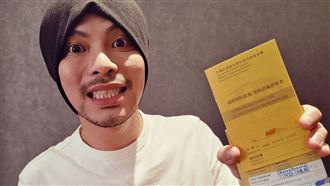 黃明志曬AZ小黃卡　曝不打高端原因