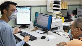 ▲醫師查詢健保雲端系統用藥資料示意圖（圖／嘉義基督教醫院提供）