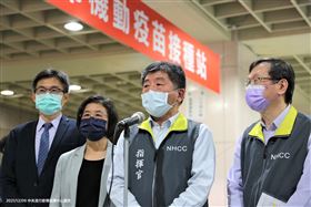 陳時中指揮官今(9)日視察板橋車站COVID-19疫苗接種站。（圖／指揮中心提供）