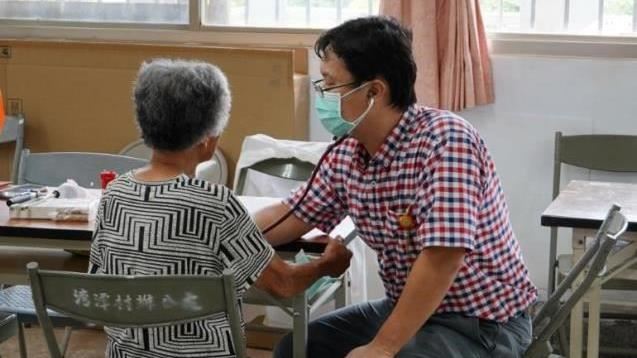 健保長照一起看顧您提供定期巡迴醫療