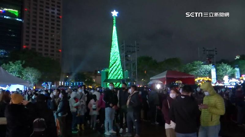 女足跡遍雙北　柯、侯跨年：該停就停