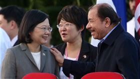 蔡英文出訪尼加拉瓜，與尼加拉瓜總統奧蒂嘉（Daniel Ortega）寒暄（圖／中央社）