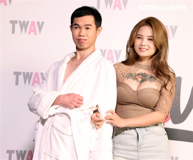 鄧佳華見習男優圓夢計畫，女優孟若羽加油打氣。（記者邱榮吉/攝影）