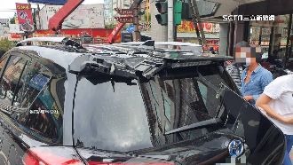 施工鐵條空襲砸2車　業者賠6萬挨轟
