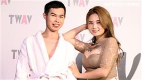 鄧佳華見習男優圓夢計畫，女優孟若羽加油打氣。（記者邱榮吉/攝影）