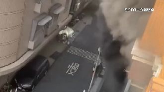 電池「充整晚」起火！大樓住戶驚逃