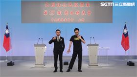 黃士修、邱威傑（呱吉）（圖／中選會提供）