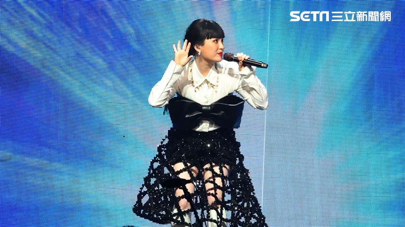 魏如萱開唱誆騙萬人　虧粉絲傻傻的