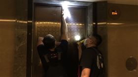 快訊／雙北大停電！新北消防局：接獲24起電梯受困案