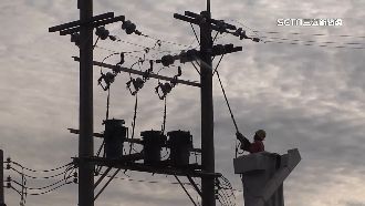 東北季風下的受災戶　家戶狂跳電無奈