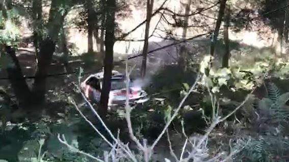 驚險瞬間！東勢林場賽車下坡甩翻邊坡
