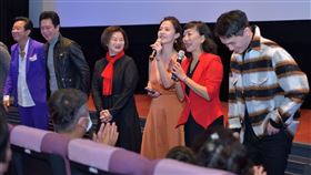 《脫癮而出》特映會，由左至右高群、王燦、周嘉麗、謝于婷、華慧瑩導演、演員杜韋立。（圖／劇組提供）