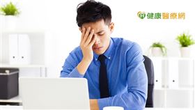 高血壓常見的症狀會有頭痛、頭暈、耳鳴、心悸等，嚴重者會噁心、嘔吐、昏迷。不過大部分毫無症狀，陳晉誼主任說，甚至有人第一次發生症狀，就是中風。