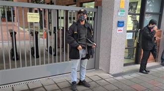 美國學校收槍擊恐嚇！警持衝鋒槍站崗