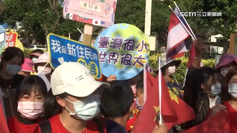 提前歡慶移民節　封街派對彷彿嘉年華
