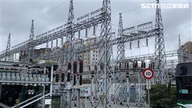 台北市萬隆變電所驚傳爆炸，警消出動大批人車到場灌救。（圖／翻攝畫面）