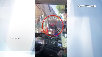 車站整修　男抱童搭不到車竟危險擋車