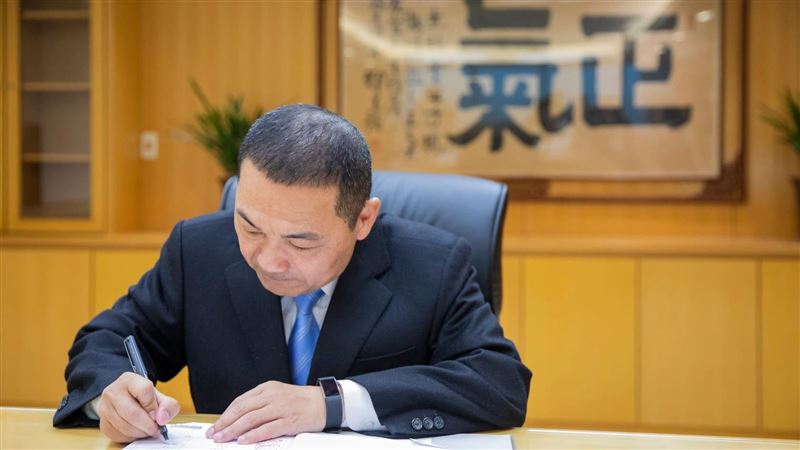 他：侯友宜是藍營裡最可能當總統的人