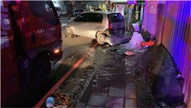 拖吊場,拖吊車輛,滑落,消防栓