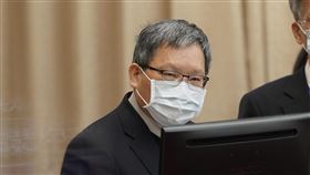 立委關切人頭戶詐貸炒房  財長：要求公股銀行清查立委關切，房市熱，出現投資客藉人頭戶向銀行詐貸炒房，公股銀行應成立專案小組帶頭清查，財政部長蘇建榮（圖）13日允諾，將交代公股銀行董事長、總經理落實，持續要求審慎進行房貸產授信。中央社記者徐肇昌攝  110年12月13日