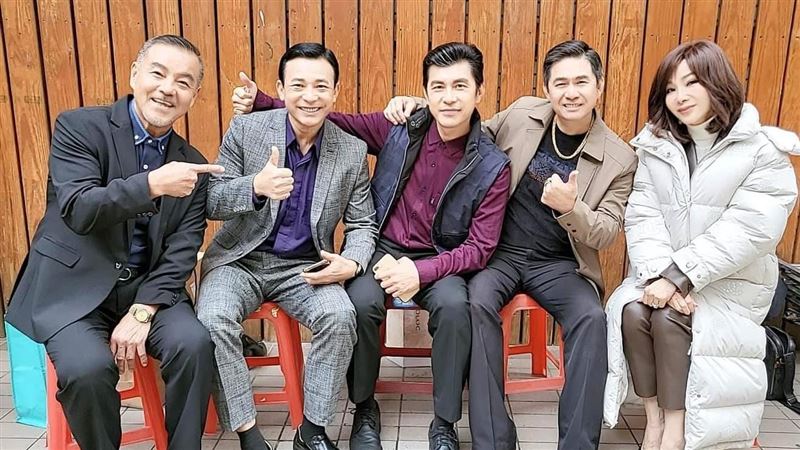 陳美鳳目睹男星慘摔　網嚇外套80萬