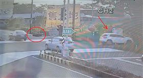 轎車左轉害對向騎士打滑　爆頭身亡（圖／翻攝畫面）