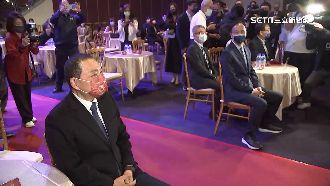 侯友宜發千字文　同框朱立倫互動冷！