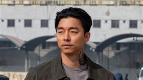  《寧靜海》孔劉、裴斗娜。（圖／Netflix提供）